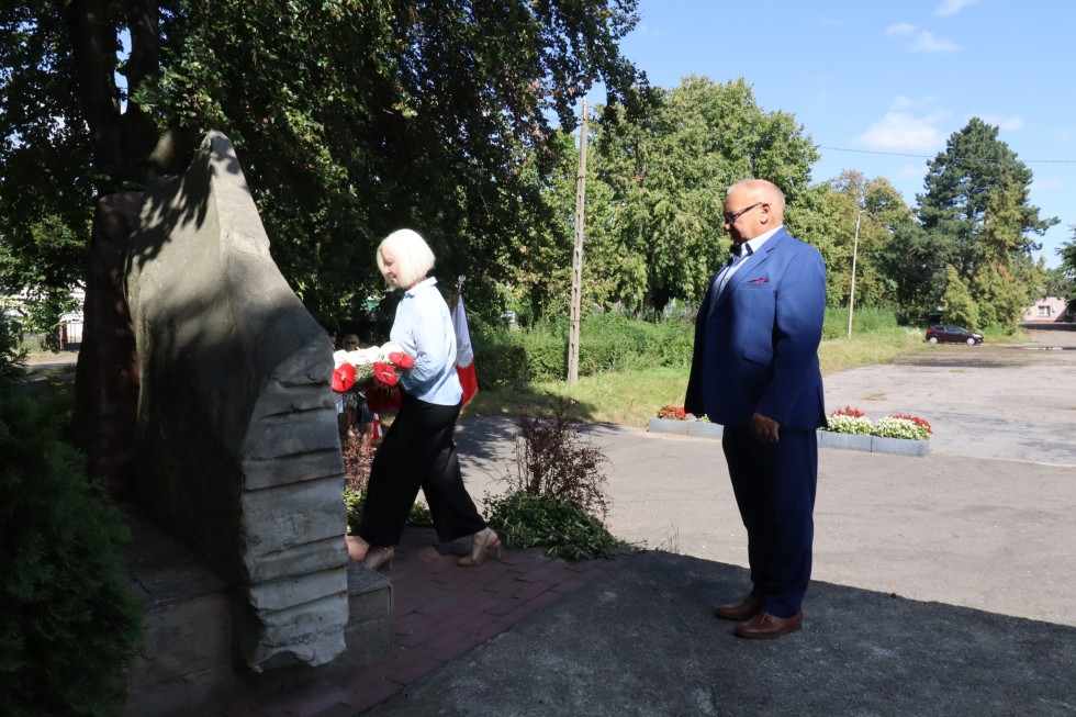 Nowy Staw. Upamiętnienie 85. rocznicy wybuchu II wojny światowej.