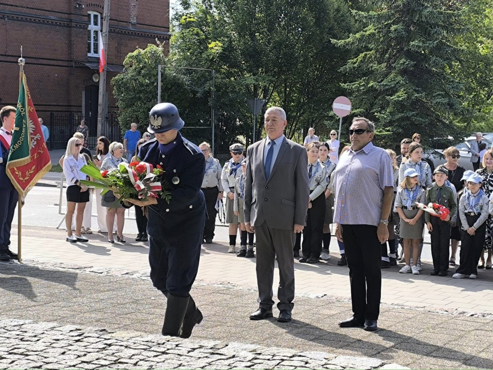 Sztum. Uroczystość z okazji 85. rocznicy wybuchu II wojny światowej.