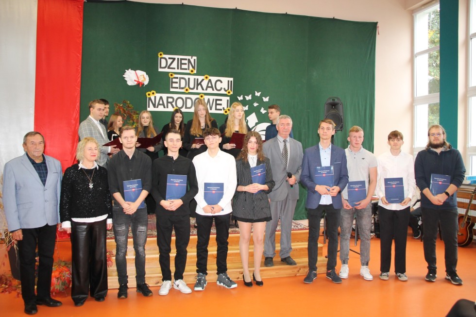 Powiat sztumski. Dzień Edukacji Narodowej i stypendia starosty.