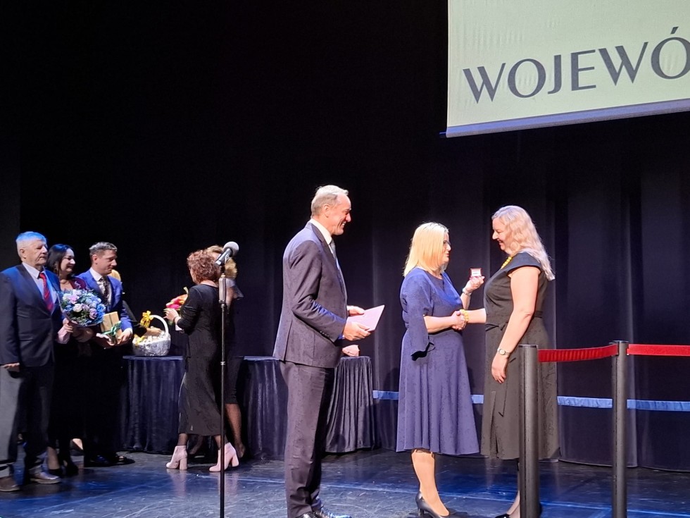 Nowy Dwór Gdański.  Dorota Betkier i Aleksandra Chojnacka – Huzar z nagrodą Marszałka Województwa Pomorskiego.