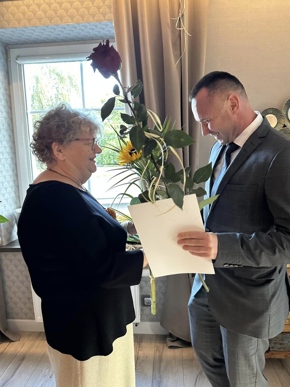 Nowy Dwór Gdański. Listy gratulacyjne i nagrody dla nauczycieli z okazji Dnia Edukacji Narodowej.