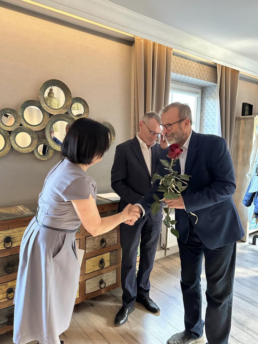 Nowy Dwór Gdański. Listy gratulacyjne i nagrody dla nauczycieli z okazji Dnia Edukacji Narodowej.