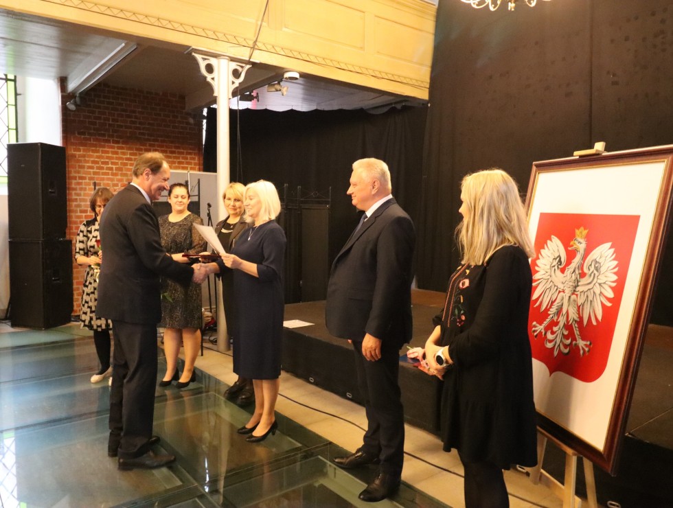 Nowy Staw. Nagrody dla pracowników oświaty z okazji Dnia Edukacji Narodowej.