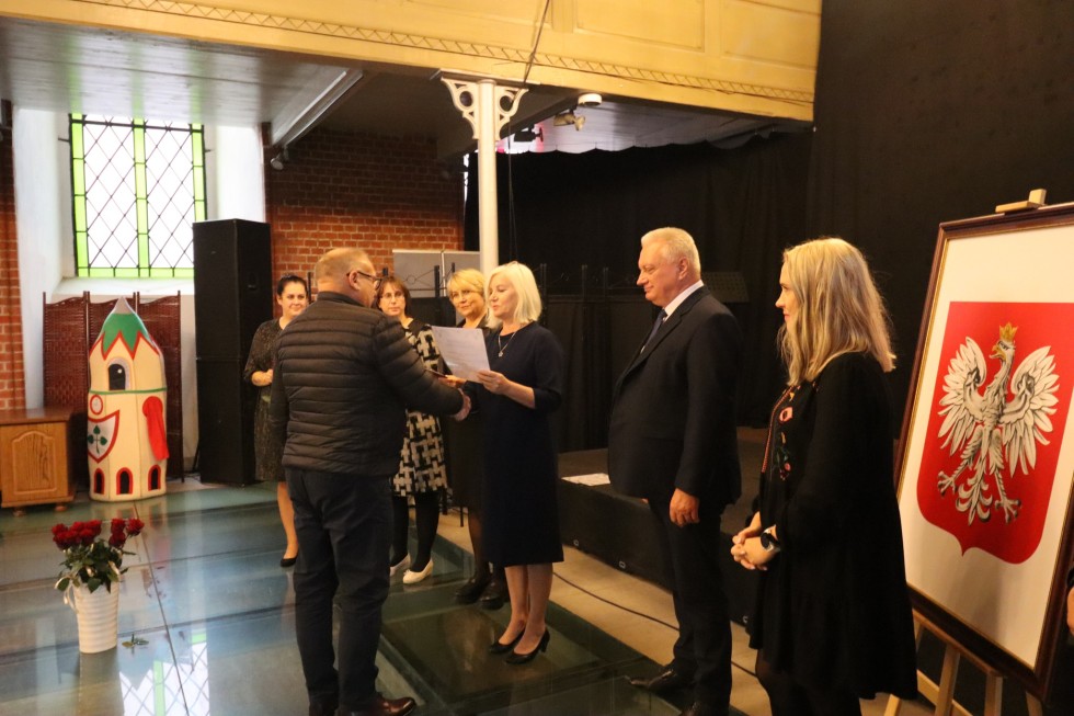 Nowy Staw. Nagrody dla pracowników oświaty z okazji Dnia Edukacji Narodowej.