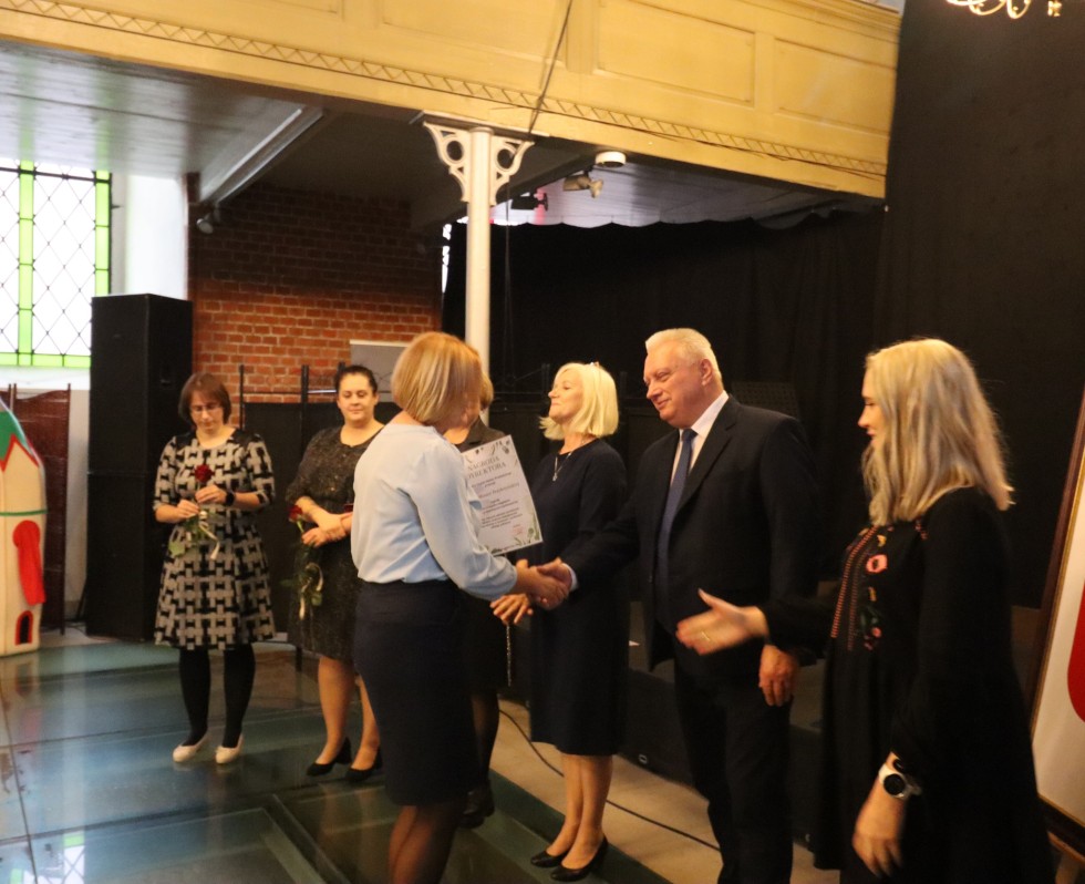 Nowy Staw. Nagrody dla pracowników oświaty z okazji Dnia Edukacji Narodowej.