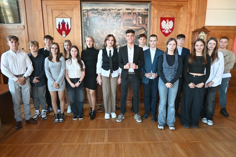 Malbork. Sesja Młodzieżowej Rady Miasta – radni przyjęli plan pracy i powołali składy komisji.
