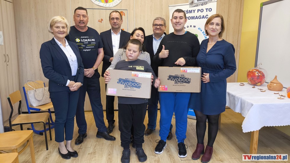 Fundacja Lokalni przekazała dwa laptopy wychowankom Specjalnego Ośrodka Rewalidacyjno-Wychowawczego dla Dzieci i Młodzieży z Autyzmem w Malborku