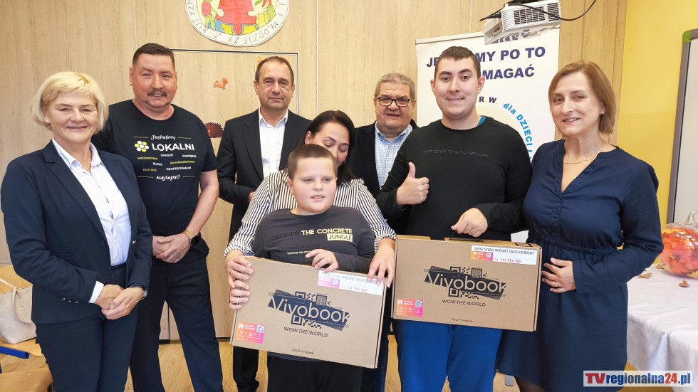 Fundacja Lokalni przekazała dwa laptopy wychowankom Specjalnego Ośrodka Rewalidacyjno-Wychowawczego dla Dzieci i Młodzieży z Autyzmem w Malborku