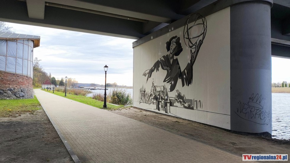 Mural z Mikołajem Kopernikiem w Malborku już gotowy.