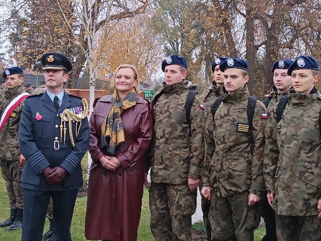 Malbork. Uczniowie ZST uczcili pamięć poległych żołnierzy Wspólnoty Brytyjskiej.