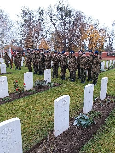 Malbork. Uczniowie ZST uczcili pamięć poległych żołnierzy Wspólnoty Brytyjskiej.
