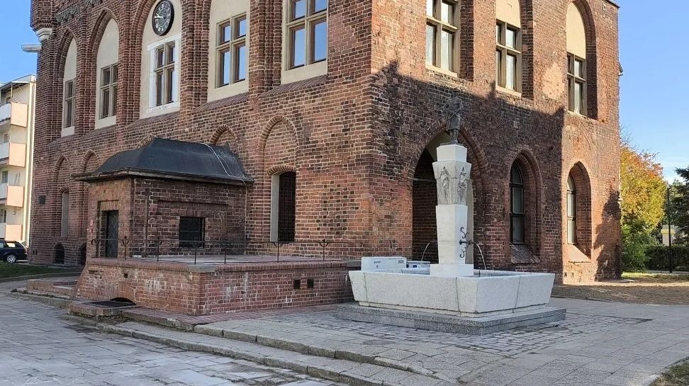 Są pieniądze na II etap remontu Ratusza Staromiejskiego w Malborku – powstanie profesjonalna przestrzeń dla samorządowego Radia Malbork.