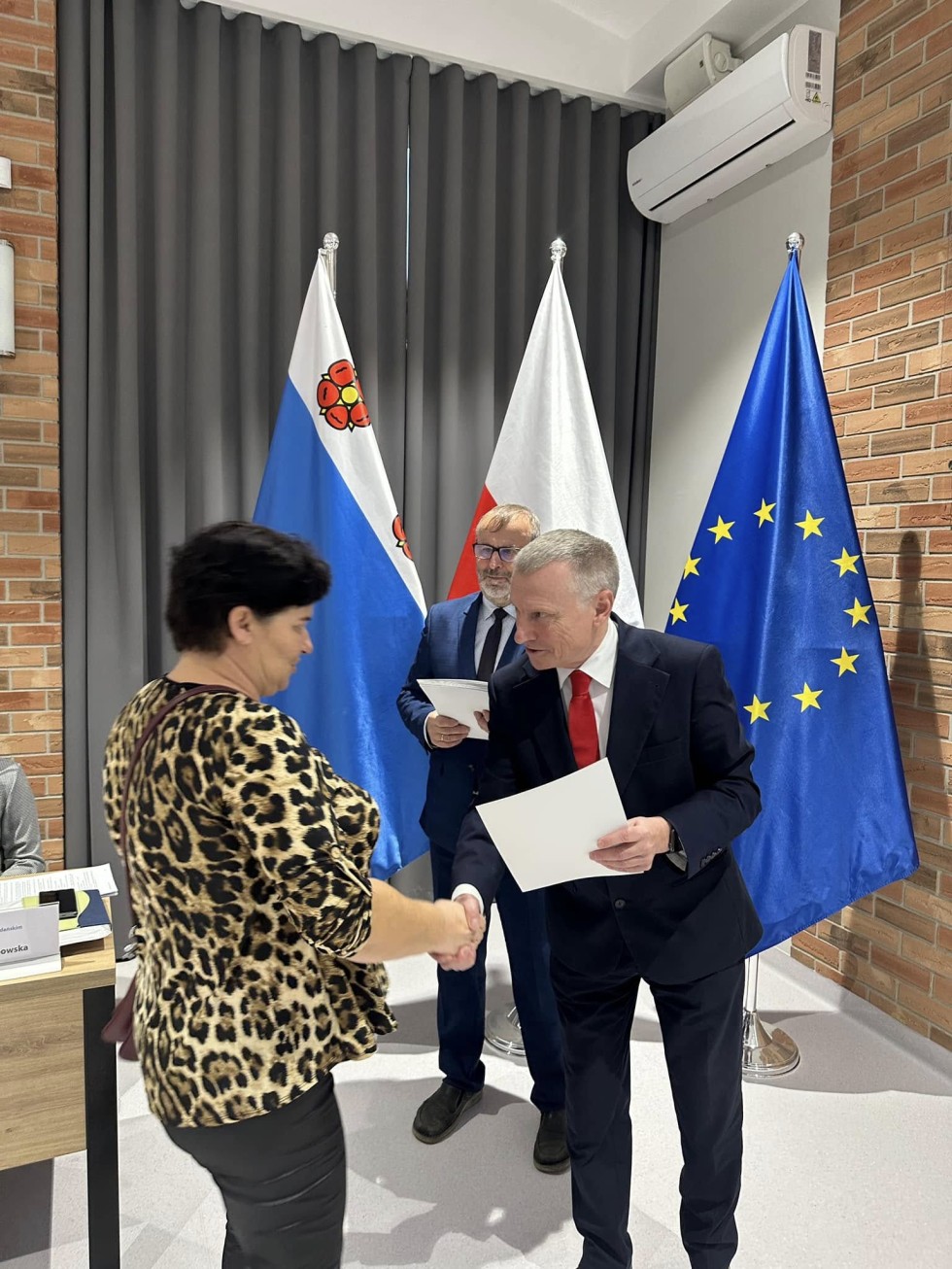 Wręczenie zaświadczeń dla nowych sołtysów Gminy Nowy Dwór Gdański.