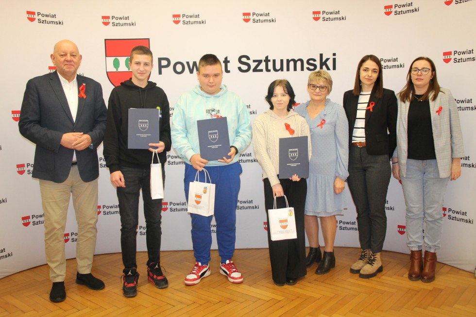 W Konkurs Wiedzy o AIDS i HIV najlepsza uczennica Zespołu Szkół w Dzierzgoniu.