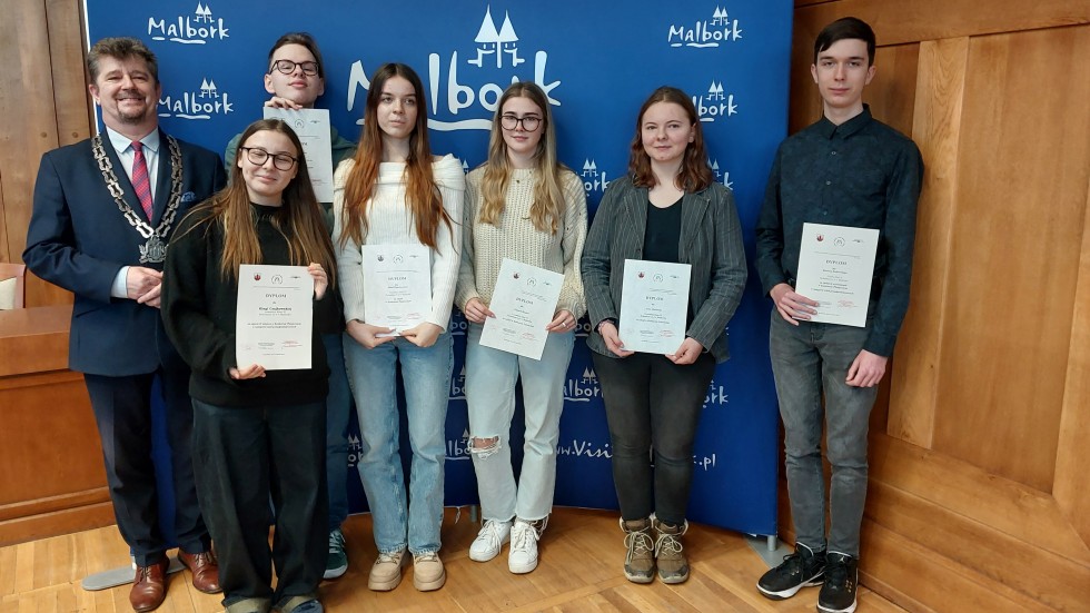 Malbork. Uczniowie Technikum nr 3 wśród laureatów konkursów plastycznego i literackiego.