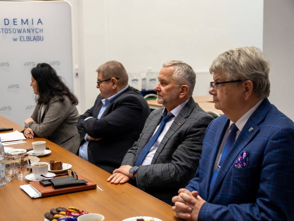 Forum Konsultacyjne Akademii Nauk Stosowanych z udziałem starostów Barbary Ogrodowskiej i Piotra Szwedowskiego.