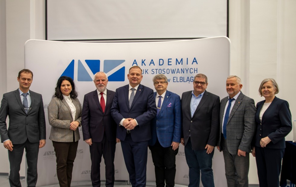 Forum Konsultacyjne Akademii Nauk Stosowanych z udziałem starostów Barbary Ogrodowskiej i Piotra Szwedowskiego.