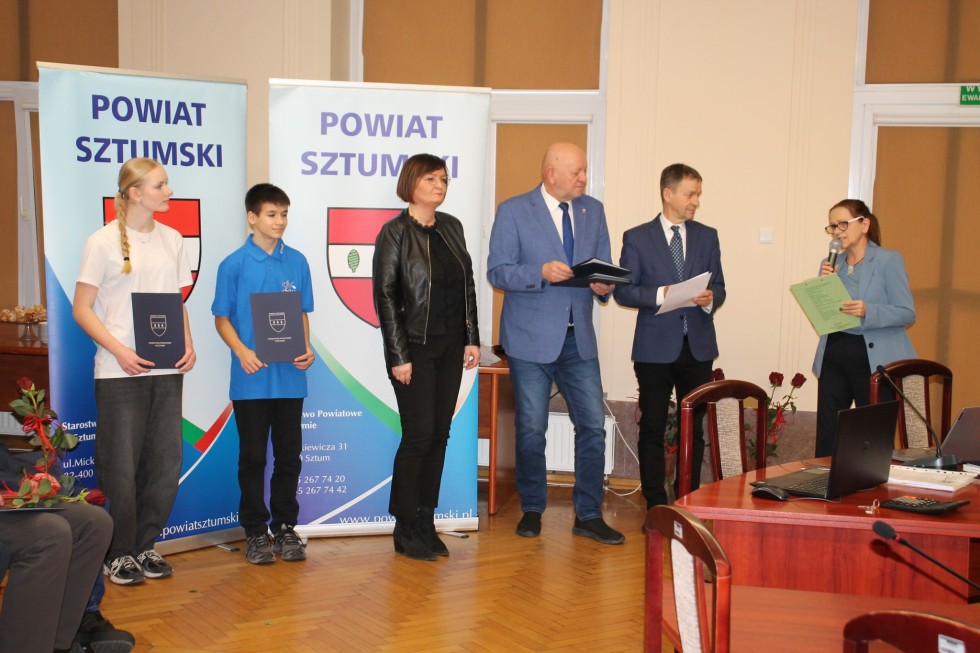 Wręczono stypendia i wyróżnienia dla najlepszych sportowców powiatu sztumskiego.