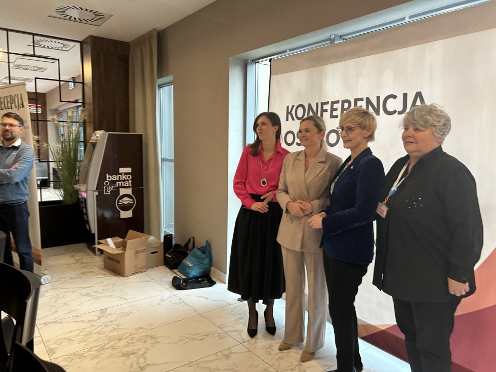 Dyrektorzy szkół i placówek oświatowych na Ogólnopolskiej Konferencji Kadry Kierowniczej Oświaty.