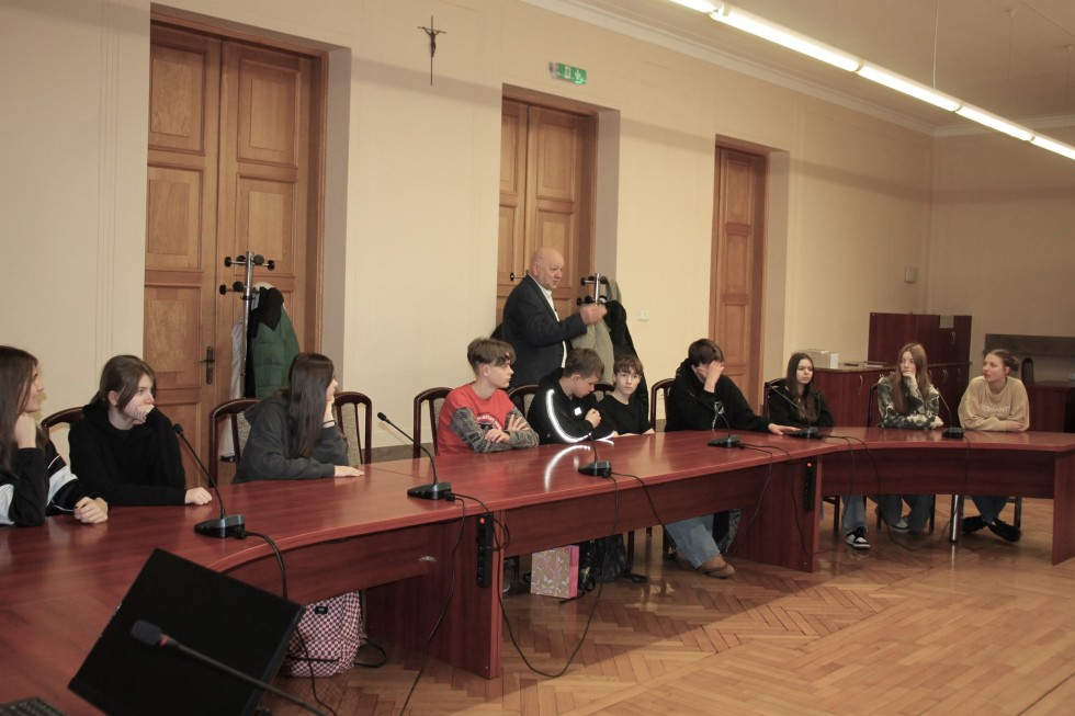 Kto wybiera radnych? - kolejna lekcja obywatelska z udziałem uczniów.