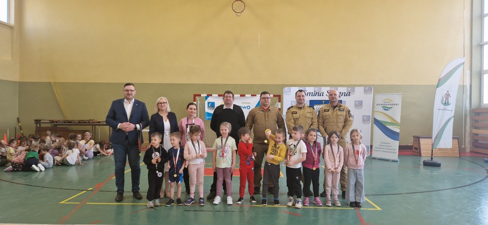 Halowe Dziecięce Zawody Sportowo-Pożarnicze w Sztutowie.