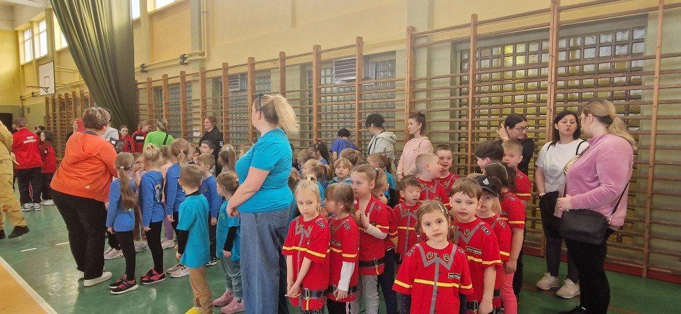 Halowe Dziecięce Zawody Sportowo-Pożarnicze w Sztutowie.