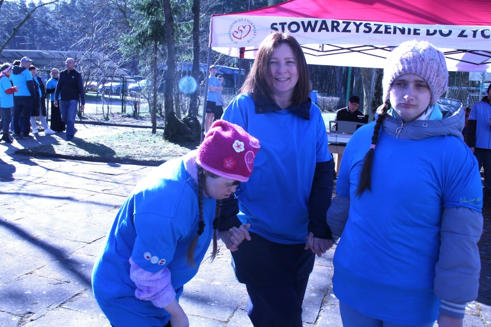 Wspólne bieganie i solidarność na 4. Pikniku Biegowym Razem dla Autyzmu w Uśnicach.