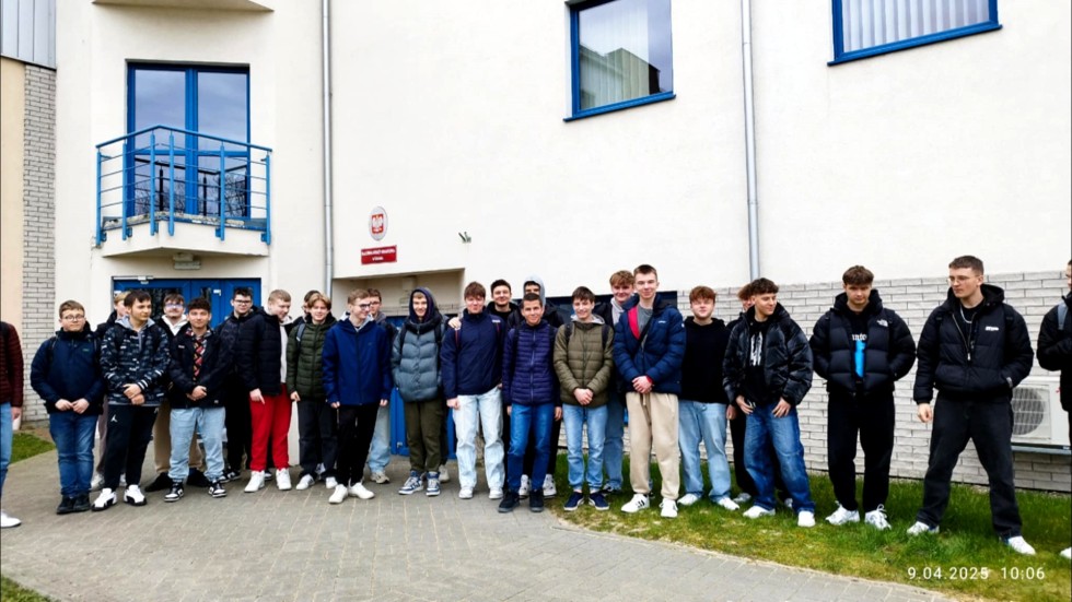 Bezpieczeństwo, technologia i zawody przyszłości – uczniowie Technikum nr 3 z wizytą na lotnisku w Gdańsku.
