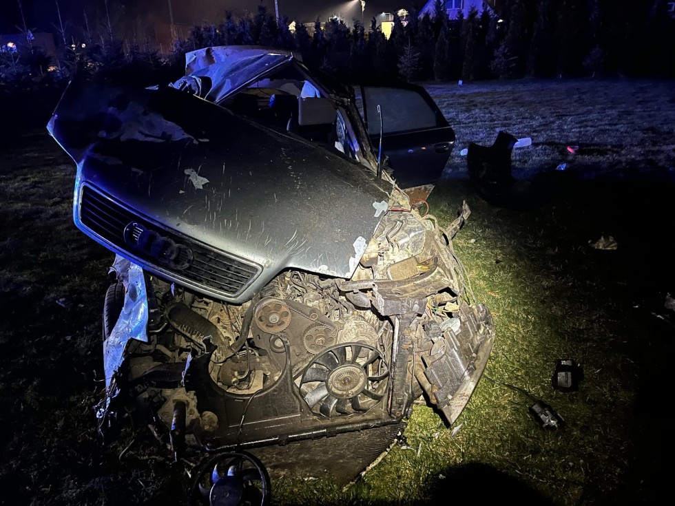 Groźnie, ale bez ofiar – wypadek na DK55 w Dębinie.