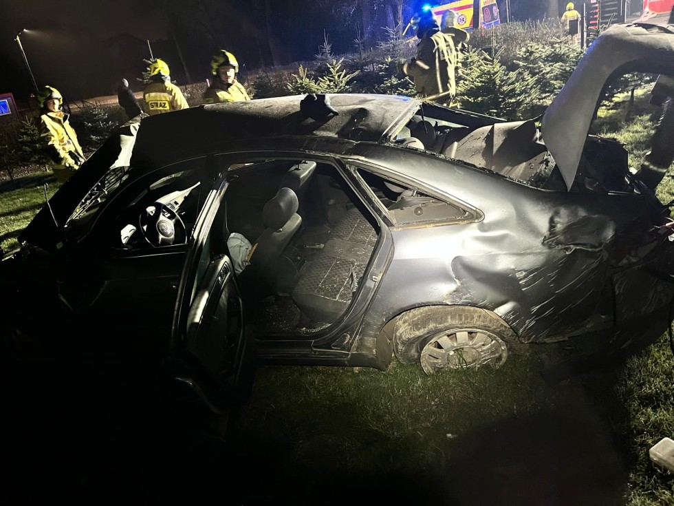Groźnie, ale bez ofiar – wypadek na DK55 w Dębinie.