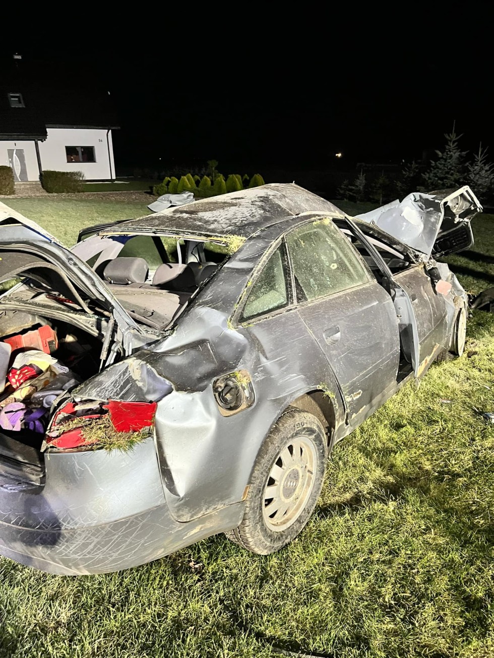 Groźnie, ale bez ofiar – wypadek na DK55 w Dębinie.