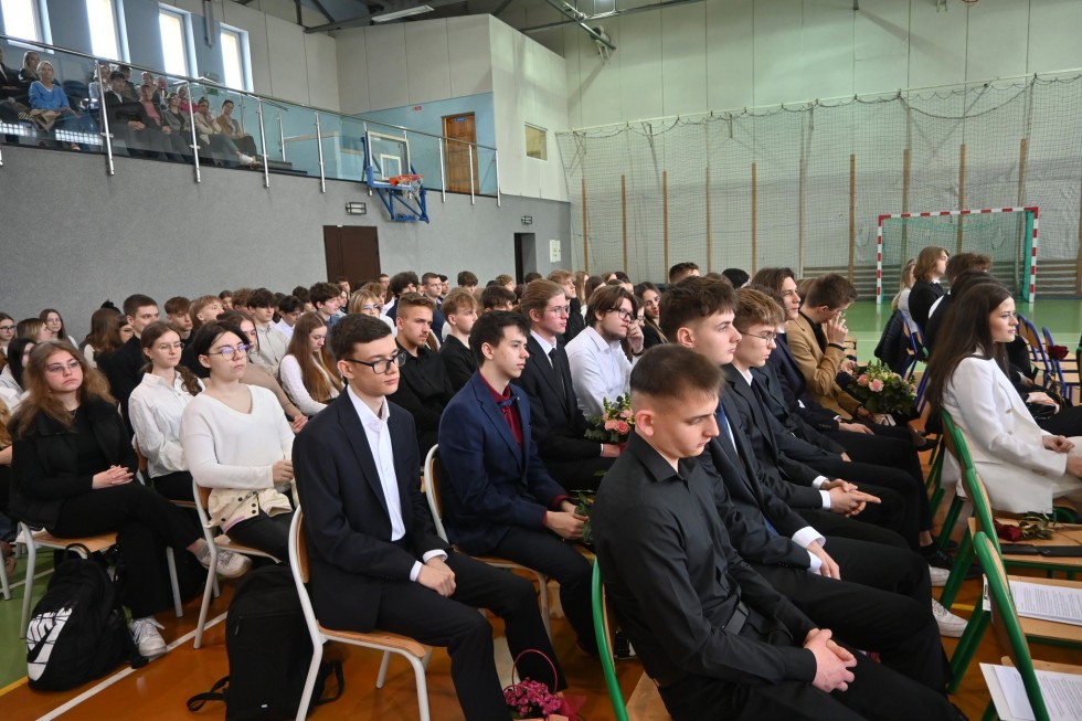 Pożegnanie maturzystów w Liceum Ogólnokształcącym w Nowym Dworze Gdańskim.