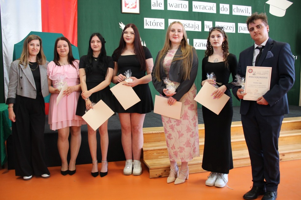 Uroczyste pożegnania maturzystów w powiecie sztumskim – wzruszenia, podziękowania i dobre życzenia na przyszłość.