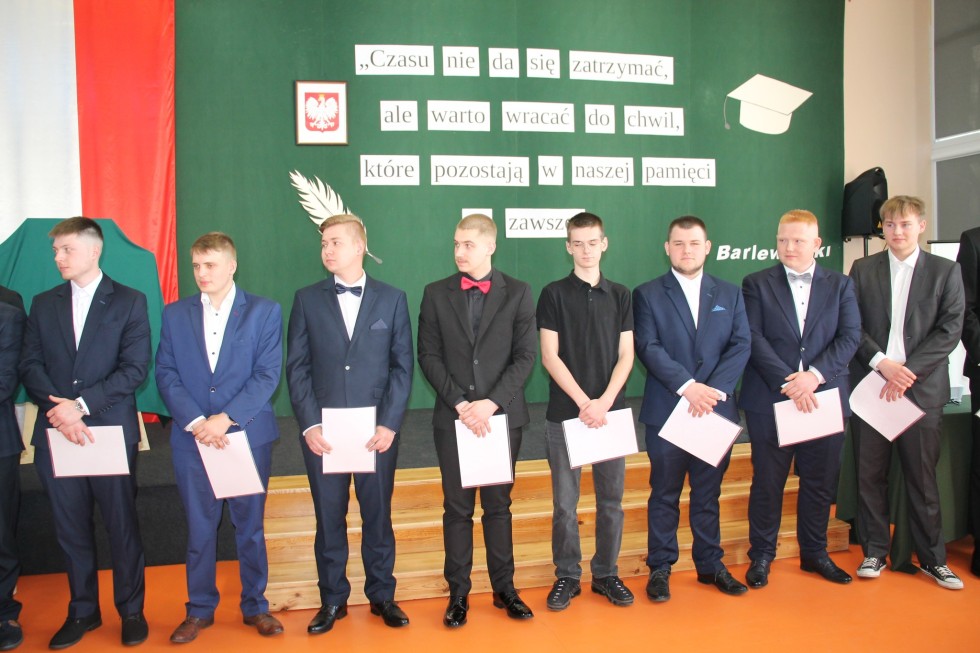 Uroczyste pożegnania maturzystów w powiecie sztumskim – wzruszenia, podziękowania i dobre życzenia na przyszłość.