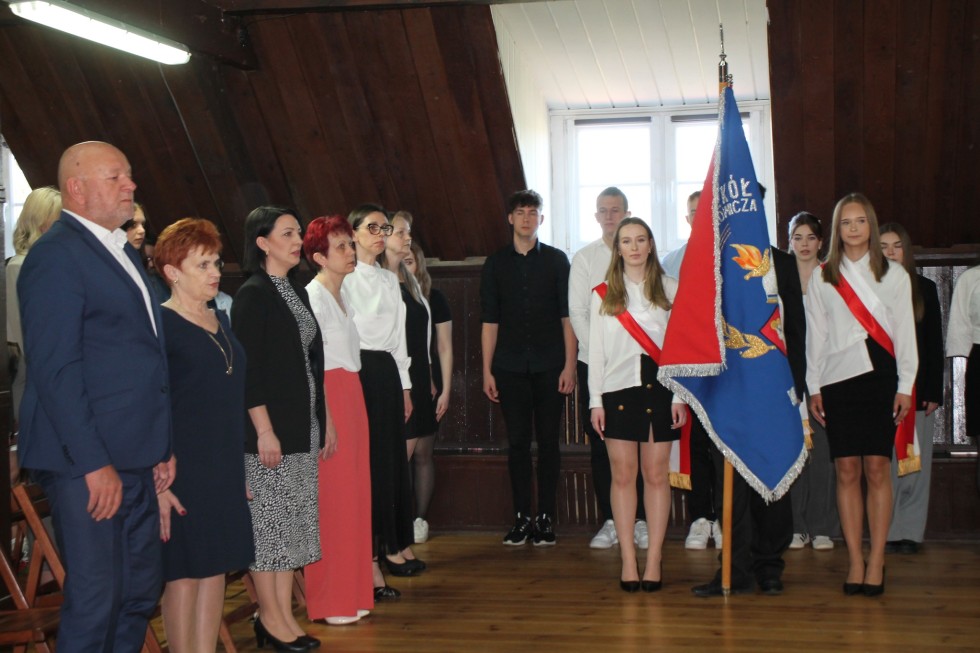 Uroczyste pożegnania maturzystów w powiecie sztumskim – wzruszenia, podziękowania i dobre życzenia na przyszłość.