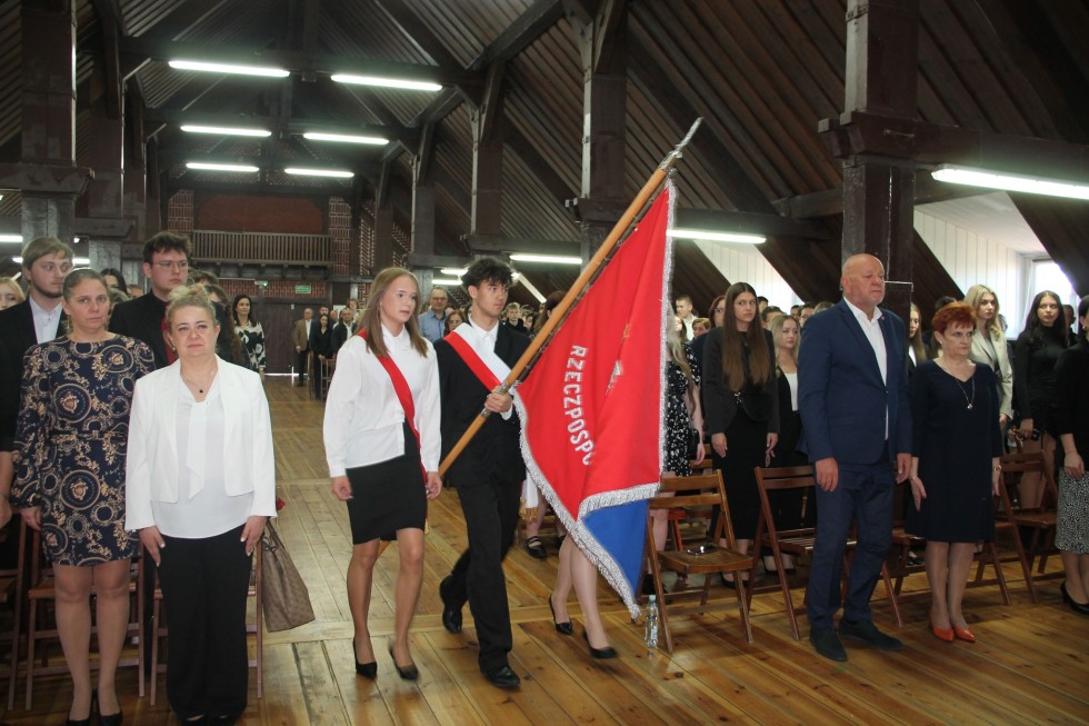 Uroczyste pożegnania maturzystów w powiecie sztumskim – wzruszenia, podziękowania i dobre życzenia na przyszłość.