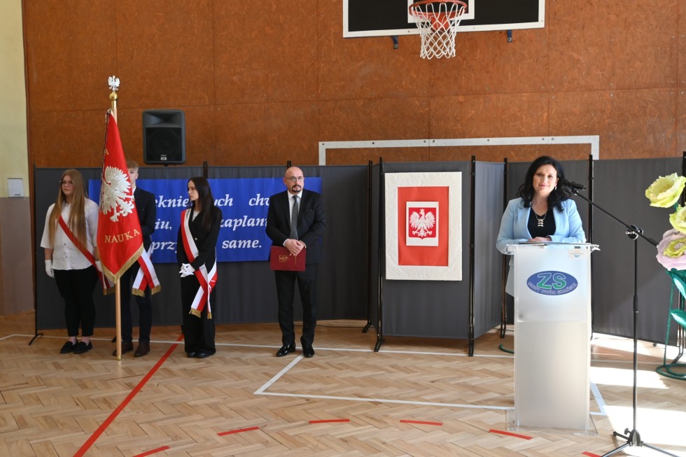 Maturzyści pożegnali szkołę – uroczysta akademia w Zespole Szkół w Nowym Dworze Gdańskim.