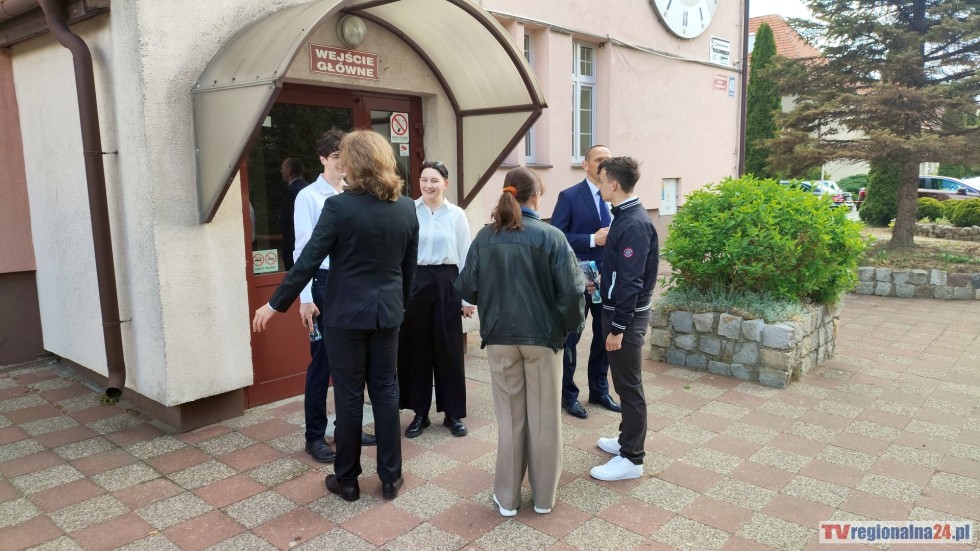 Maturalny maraton rozpoczęty - maturzyści zmierzyli się z językiem polskim. Wideo i zdjęcia