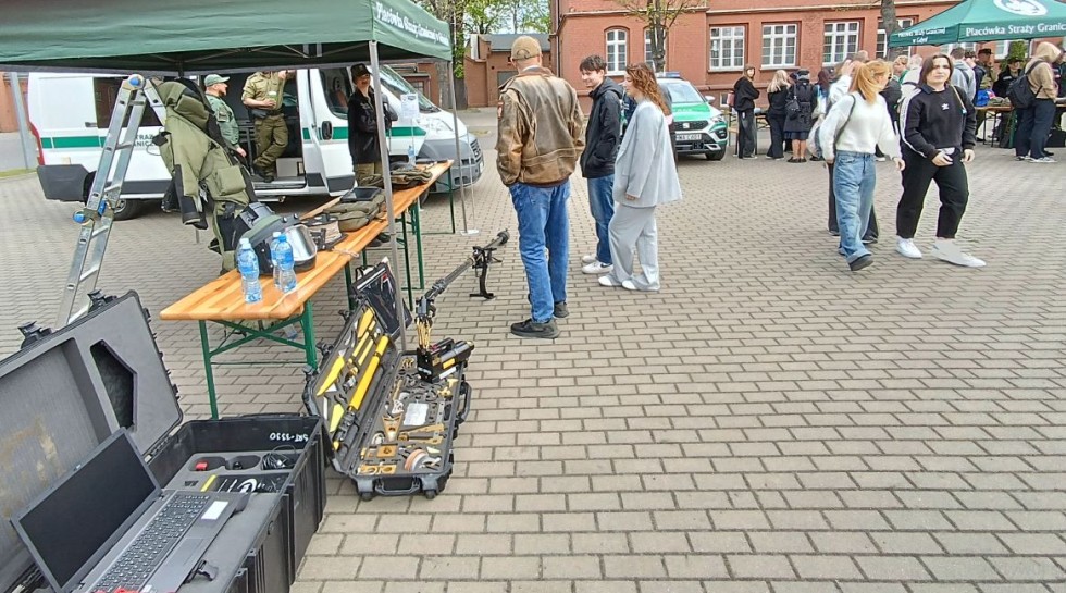 Mundurowa młodzież z Malborka z wizytą w Morskim Oddziale Straży Granicznej.