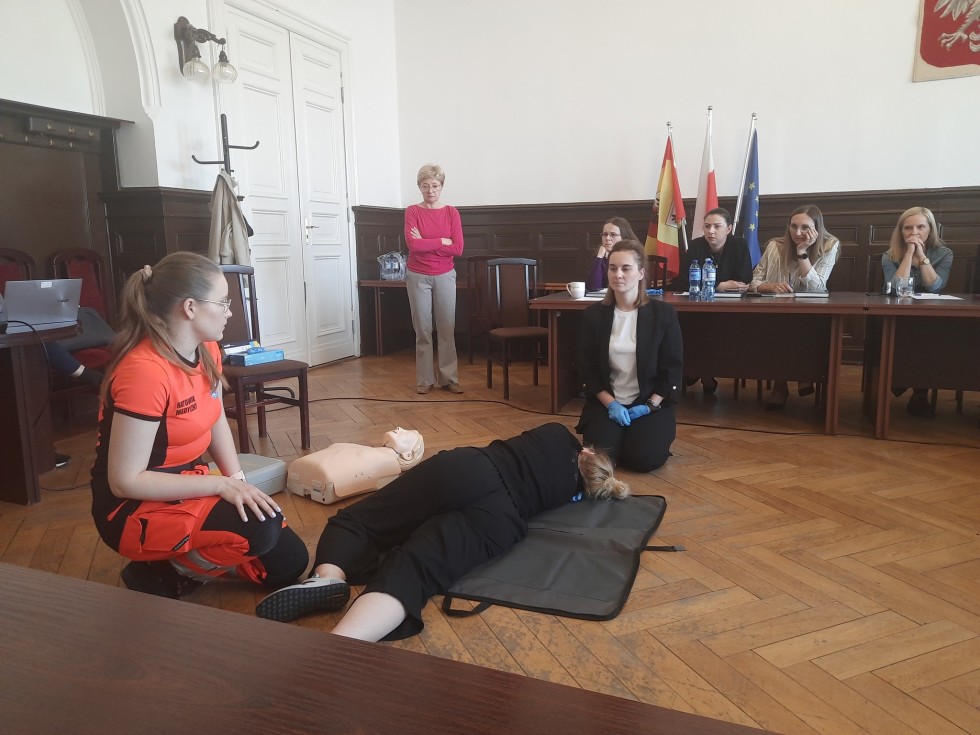Szkolenie dla pracowników Starostwa Powiatowego w Malborku z pierwszej pomocy i reagowania na wypadki.