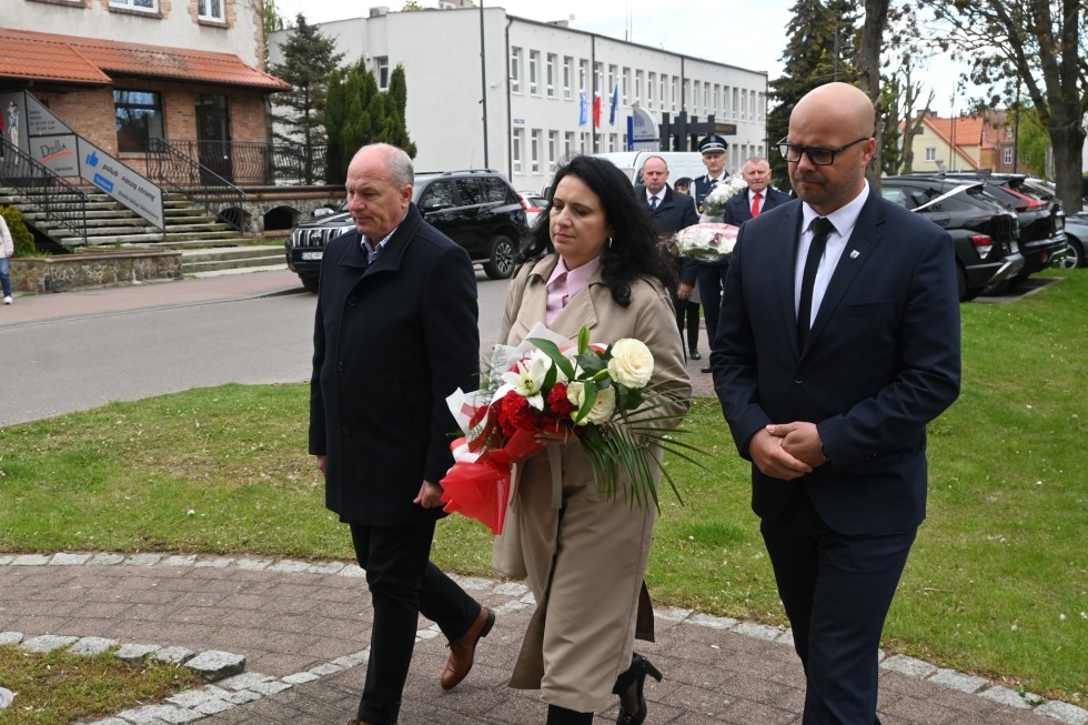 80. rocznica zakończenia II wojny światowej – w Nowym Dworze Gdańskim oddano hołd  bohaterom.