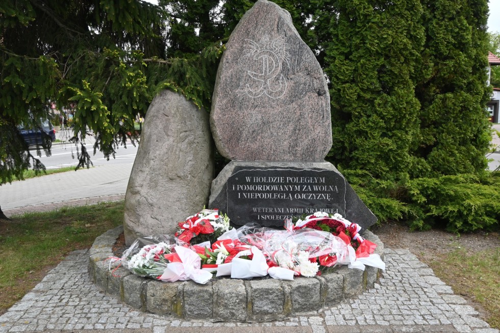 80. rocznica zakończenia II wojny światowej – w Nowym Dworze Gdańskim oddano hołd  bohaterom.