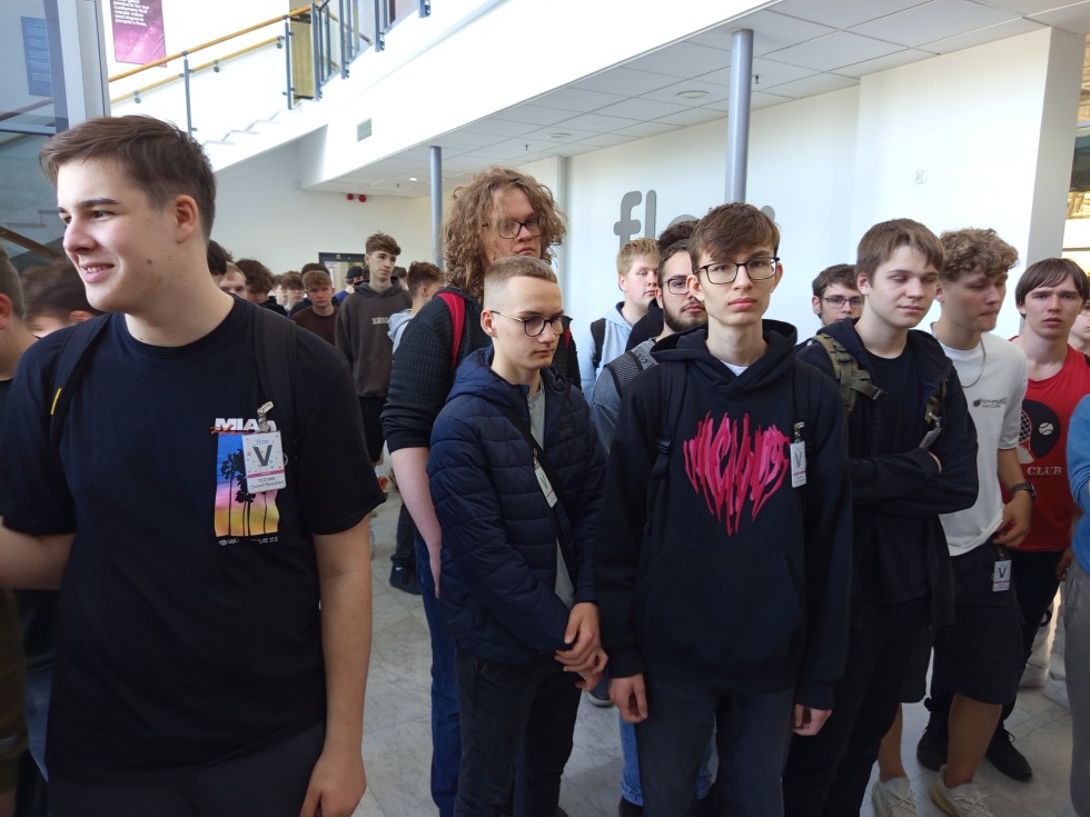 Uczniowie Technikum nr 3 z wizytą w tczewskiej firmie produkcyjnej.