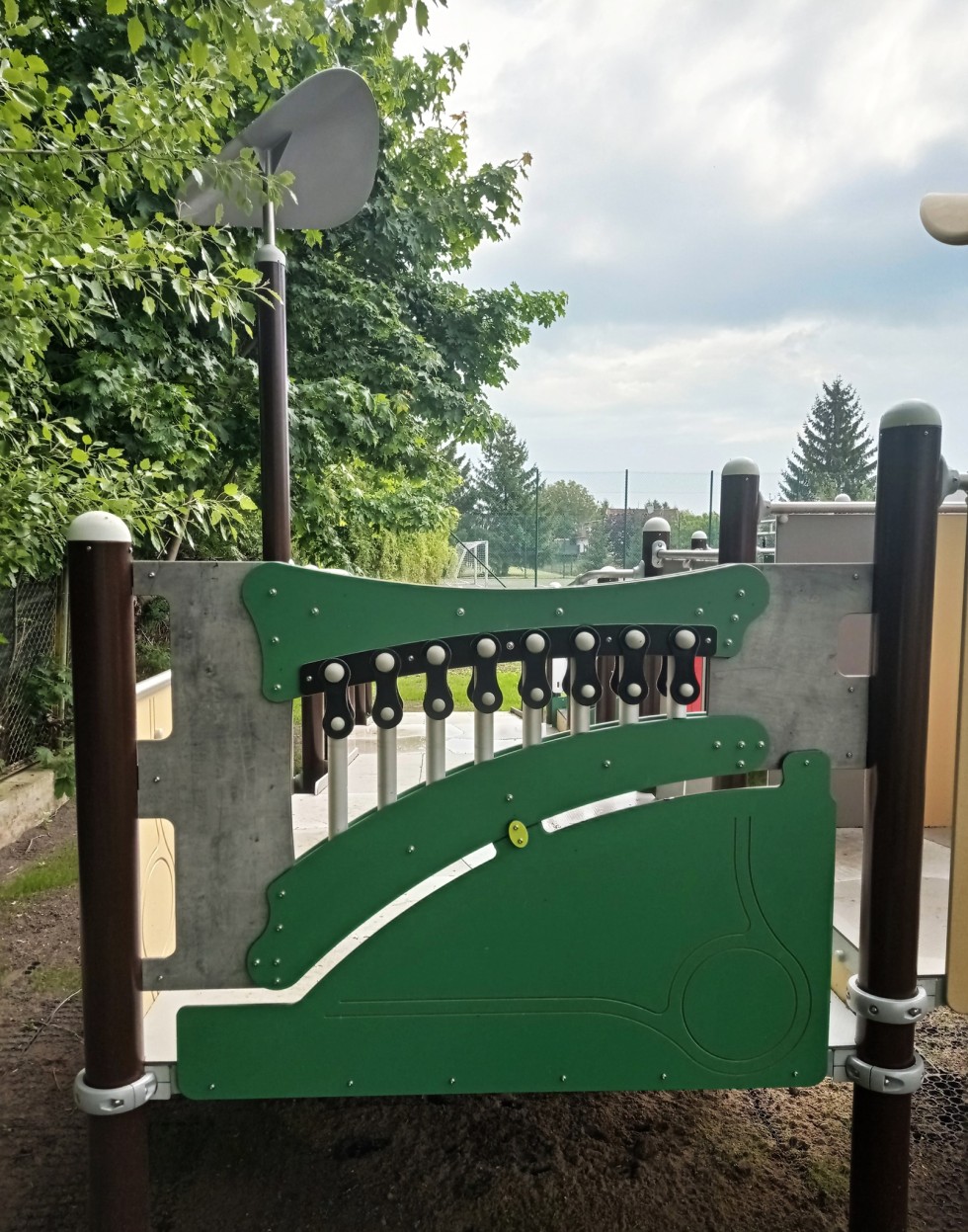 Nowy plac zabaw w Starym Polu – dostępny i przyjazny dla wszystkich dzieci.