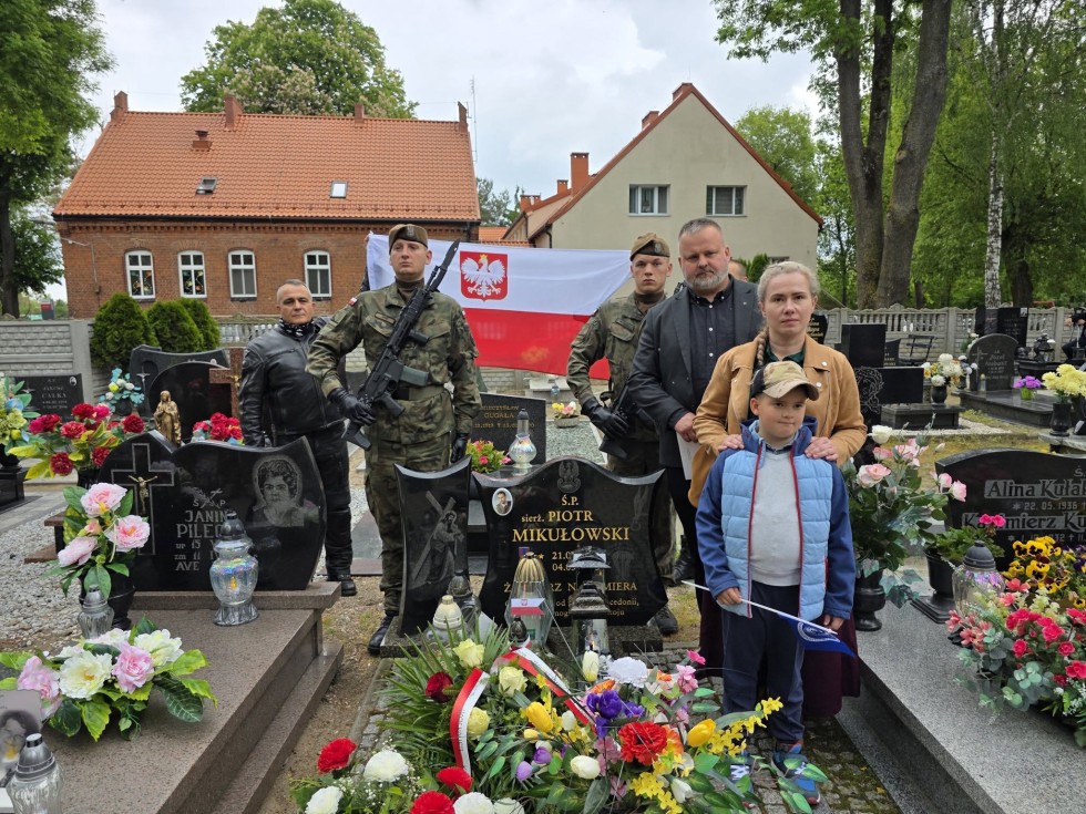 Motocyklowy hołd dla bohatera – VI Rajd Weteranów w Starym Polu.