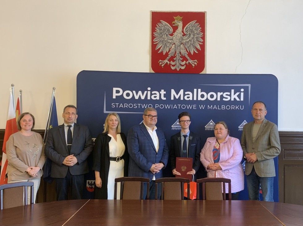 Młody artysta z Malborka z wyróżnieniem Starosty – Patryk Tuleja doceniony za twórczość.