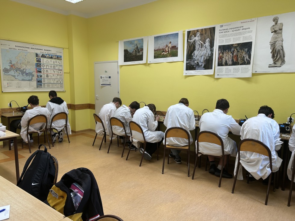 Nowoczesna elektronika w praktyce – kurs BGA dla młodych techników z Malborka.