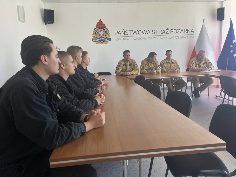 Sezonowy posterunek PSP w Krynicy Morskiej już działa – podchorążowie Akademii Pożarniczej na wakacyjnych praktykach.