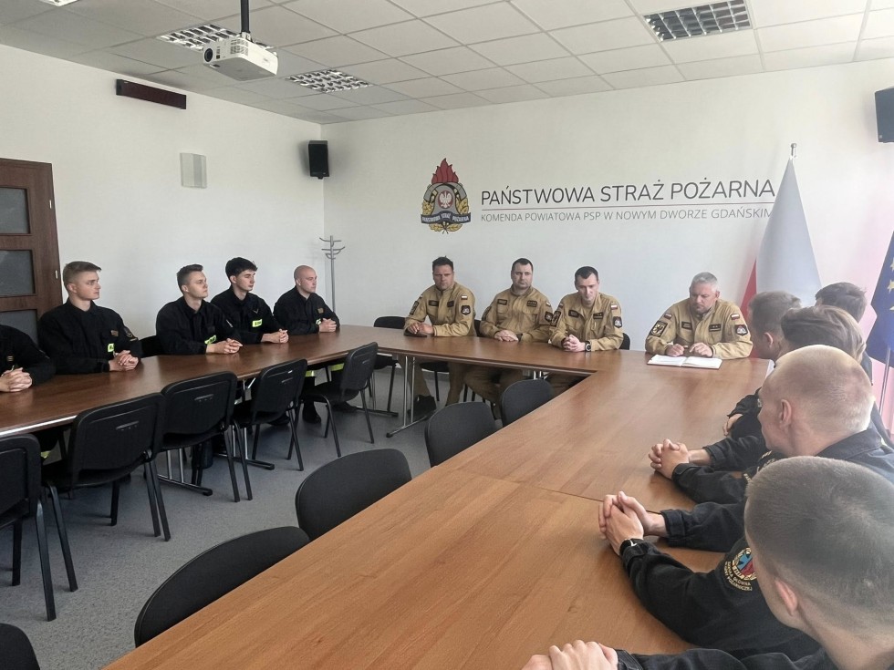 Sezonowy posterunek PSP w Krynicy Morskiej już działa – podchorążowie Akademii Pożarniczej na wakacyjnych praktykach.