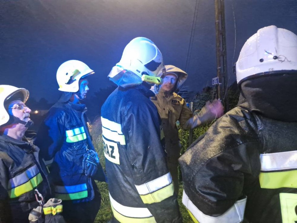 Powiat sztumski w stanie podwyższonej gotowości – ponad 100 interwencji strażaków, zagrożenie na rzece Dzierzgoń.